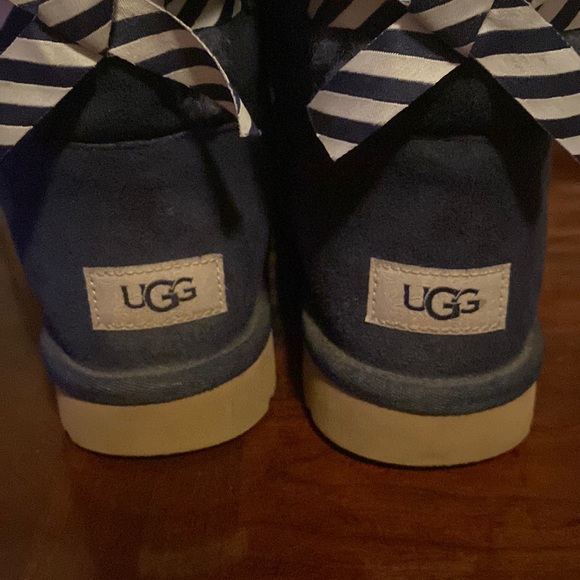 - 🦊 Ugg navy blue and box. Navy with striped bows. Pic show all minor mark… - Picture 7 of 16